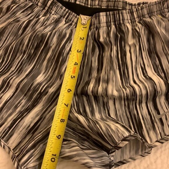 NIKE, Dri-fit, small, lined with drawing, like new condition - Picture 8 of 10